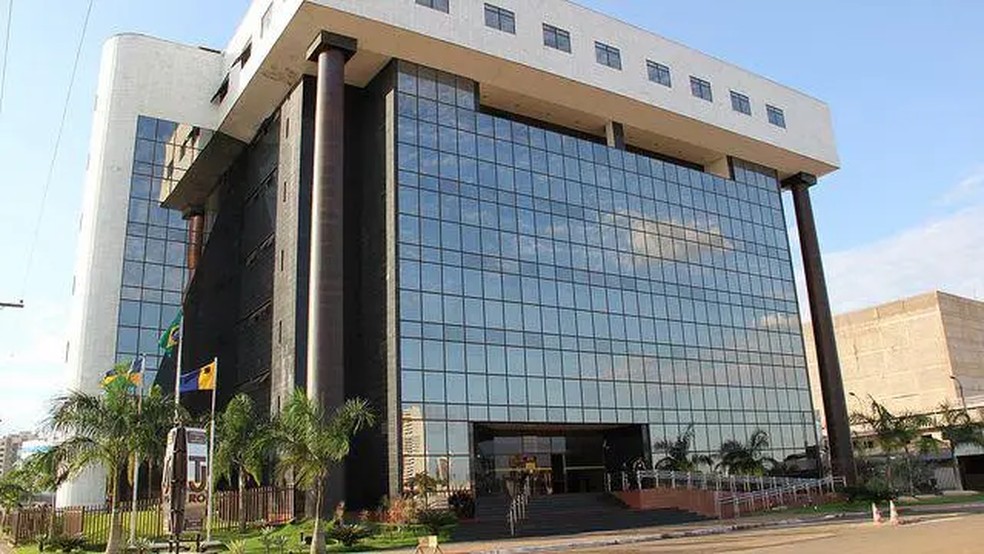 Magistrados do TJRO receberam uma média de mais R$ 4 mil de auxílio-alimentação e mais de R$ 11 mil de auxílio-saúde em 2025, segundo Carazza. — Foto: CNJ via BBC