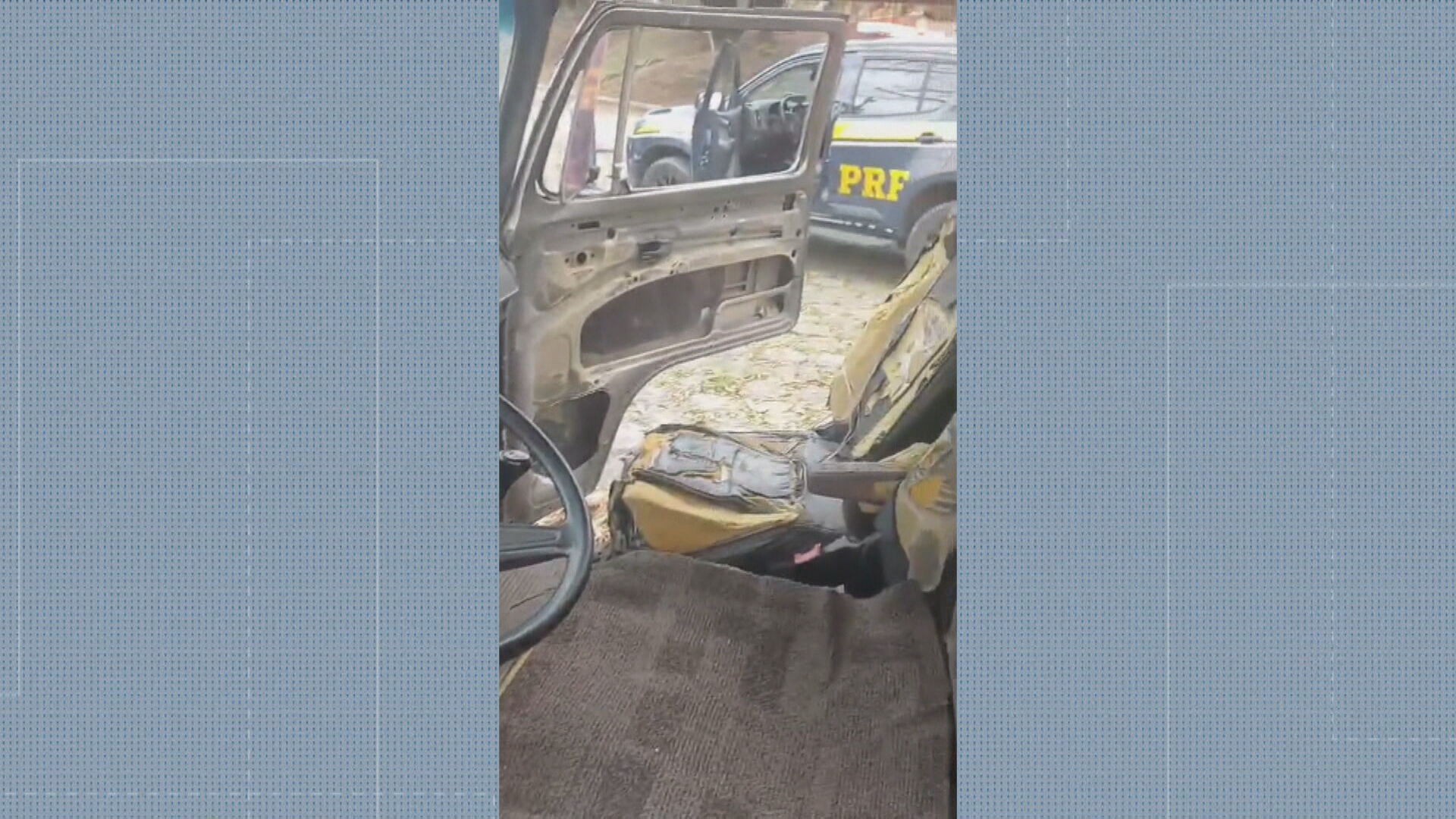 PRF apreende van com passageiros em pé e kombi caindo aos pedaços na Ponte Rio-Niterói