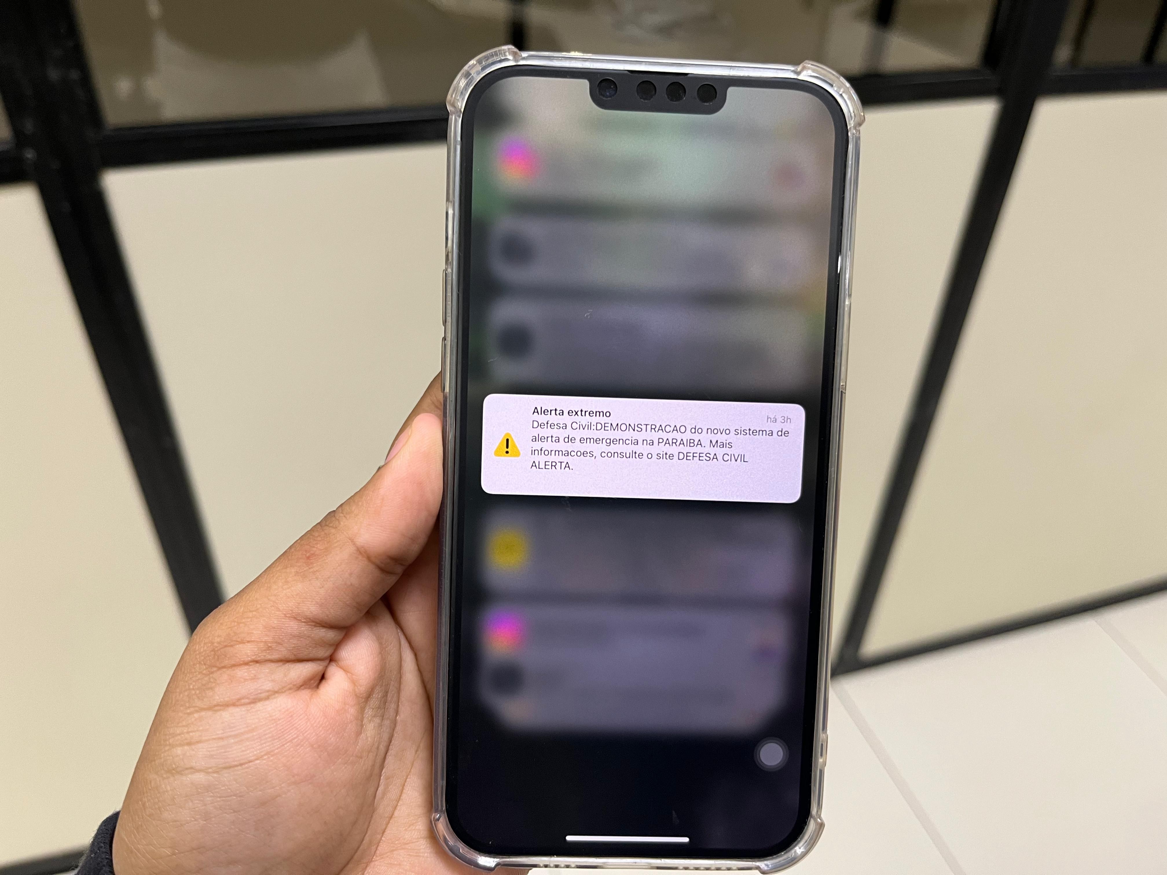 Teste de alerta da Defesa Civil causa susto em dona de casa na PB: 'Achei que era um vírus de celular'