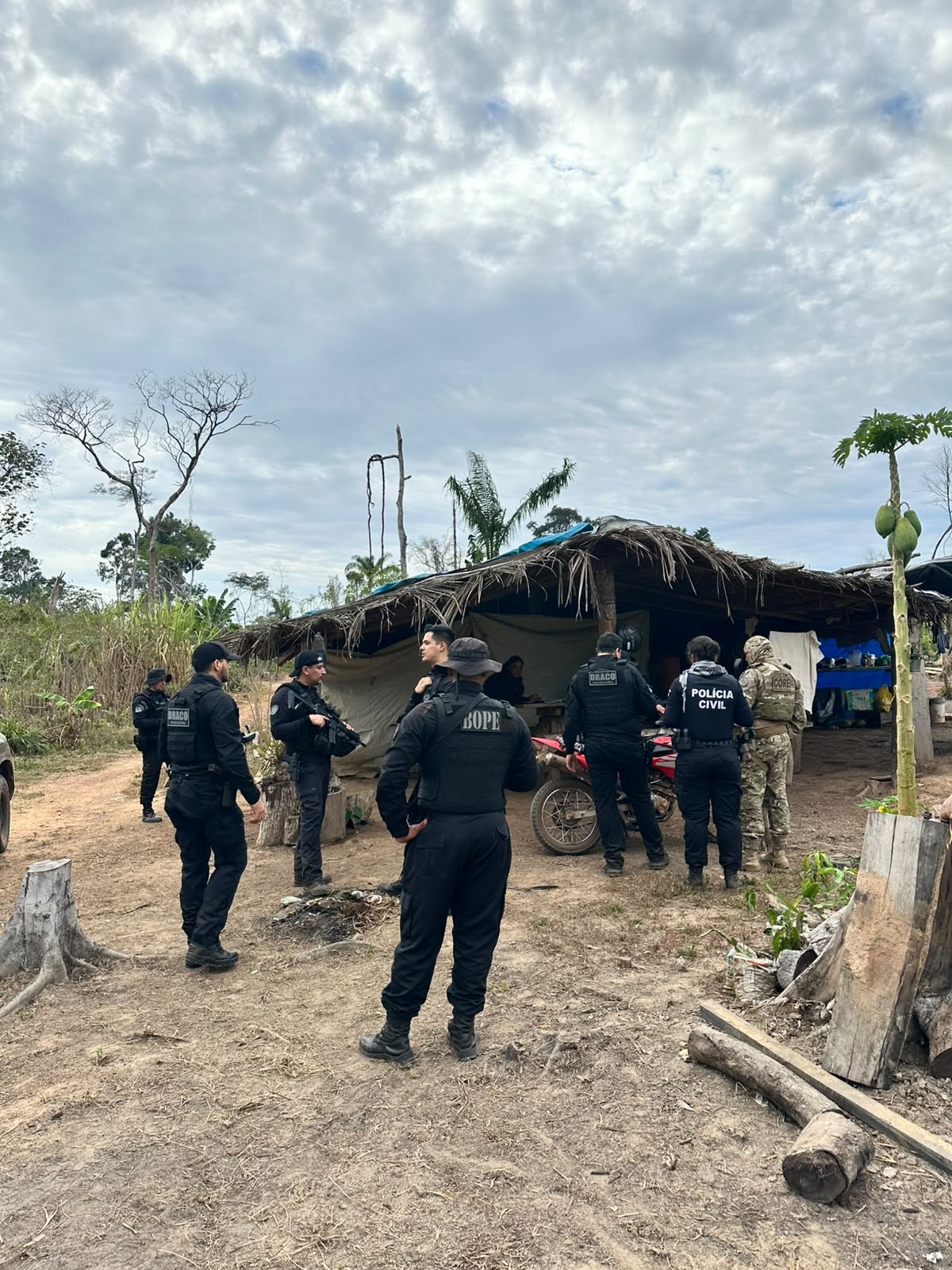 Polícia faz operação contra grupo armado suspeito de invadir fazenda e vender lotes em RO