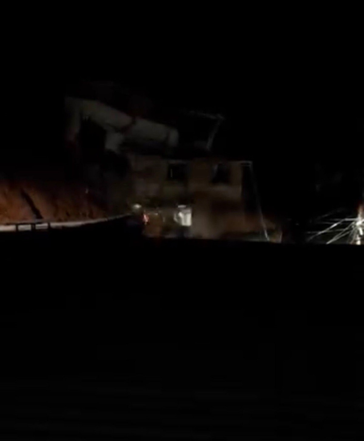 VÍDEO mostra momento em que mais uma casa desaba em Juiz de Fora