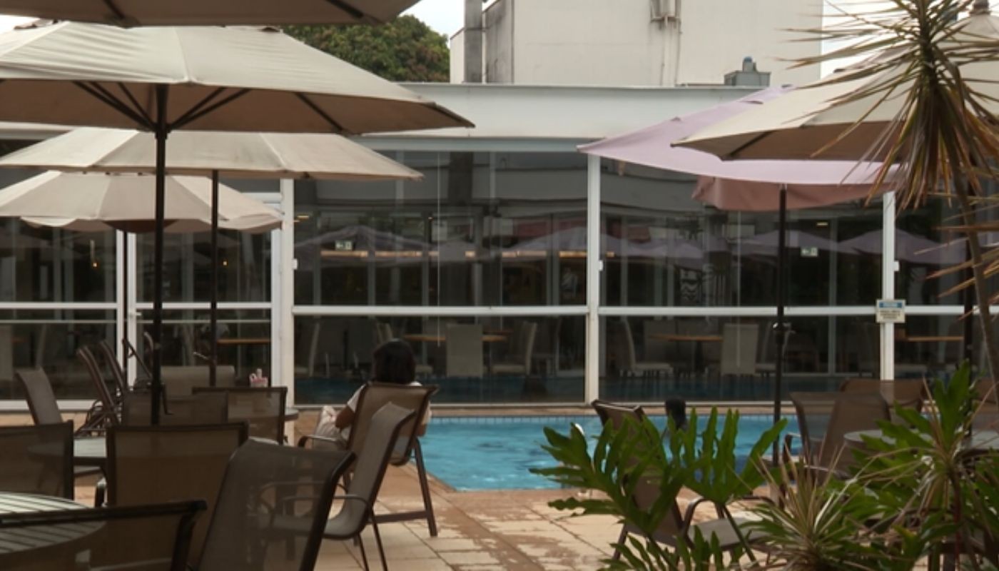Fim da escala 6x1: hotel prevê contratar até 20% mais funcionários; bares, restaurantes e comércio veem desafios na adaptação