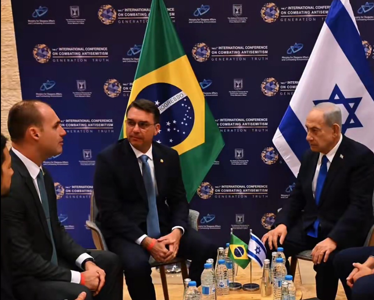 Flávio Bolsonaro se encontra com Netanyahu em Israel e recebe elogio de premiê: 'muito bom ver vocês'