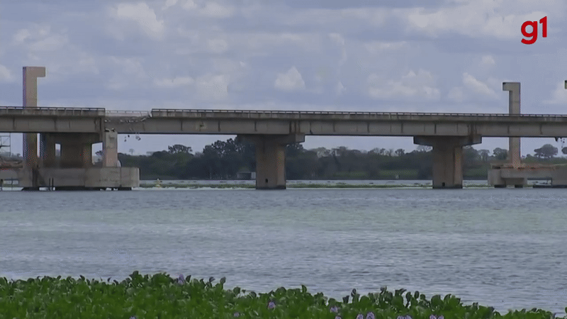Vídeo mostra implosão de parte da ponte que cruza o Rio Tietê para ampliar hidrovia em Barbosa