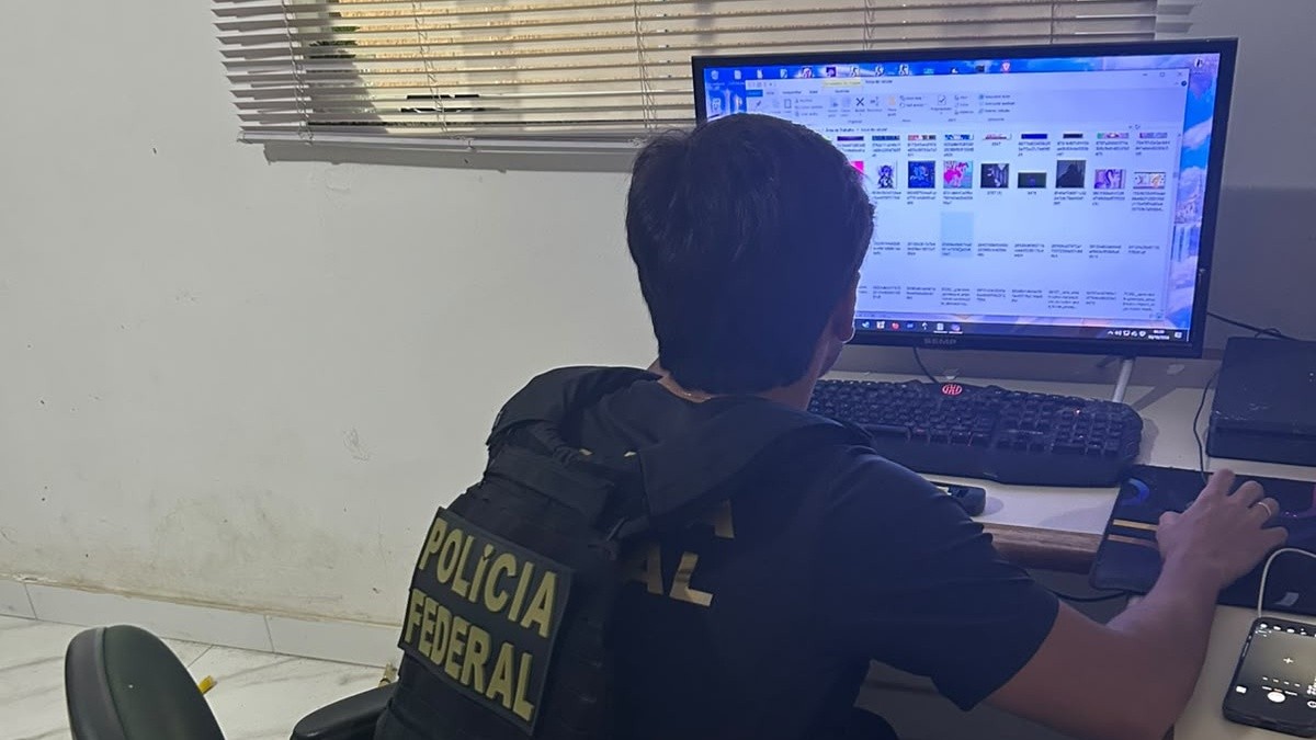 PF prende em flagrante jovem investigado por apologia ao nazismo no Rio