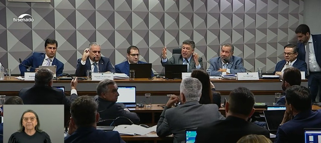 CPI do INSS tem bate-boca entre parlamentares da base e da oposição
