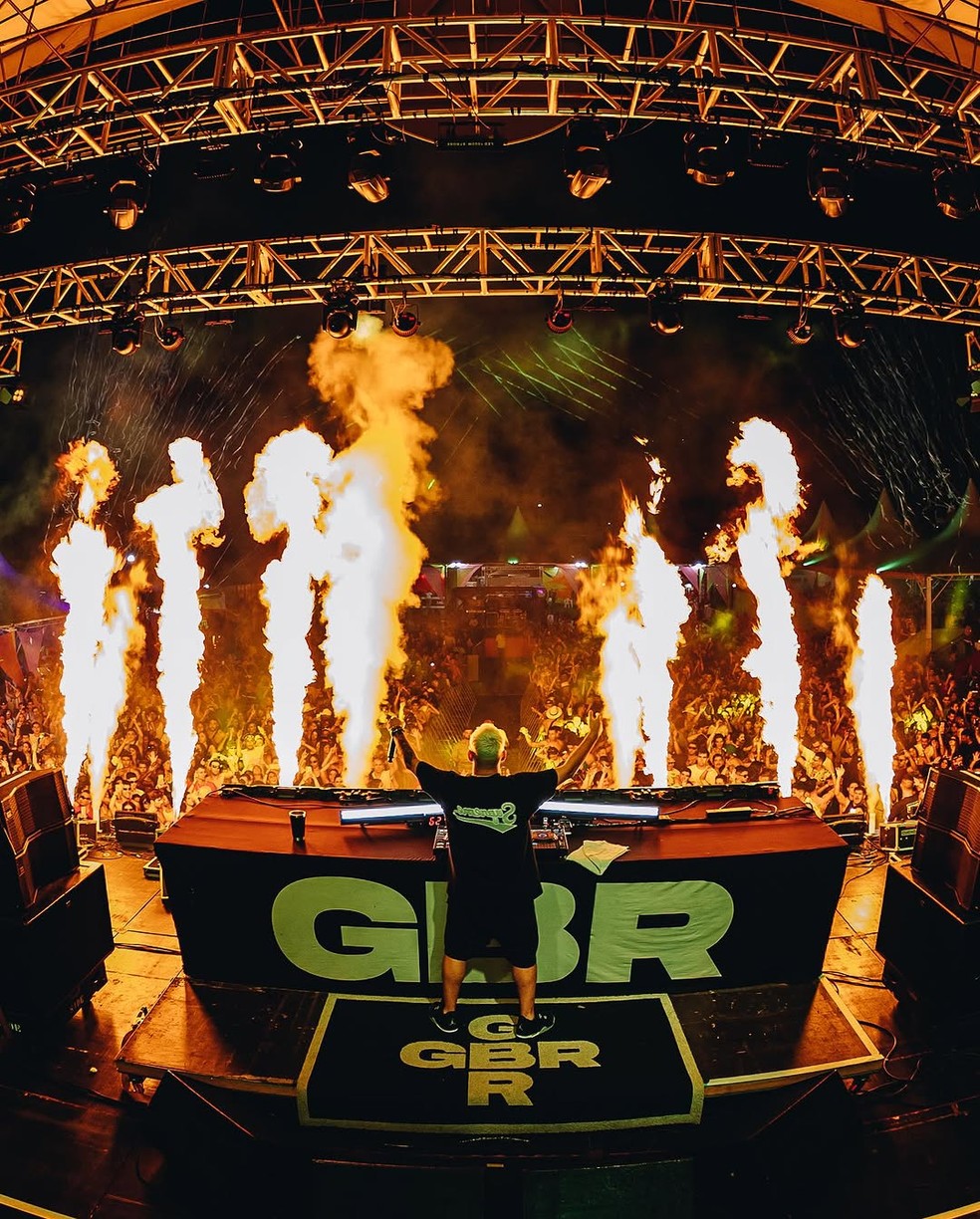 Show do DJ GBR durante o Carnaval de 2025. — Foto: João Fólio e Pedro Henrique/Divulgação