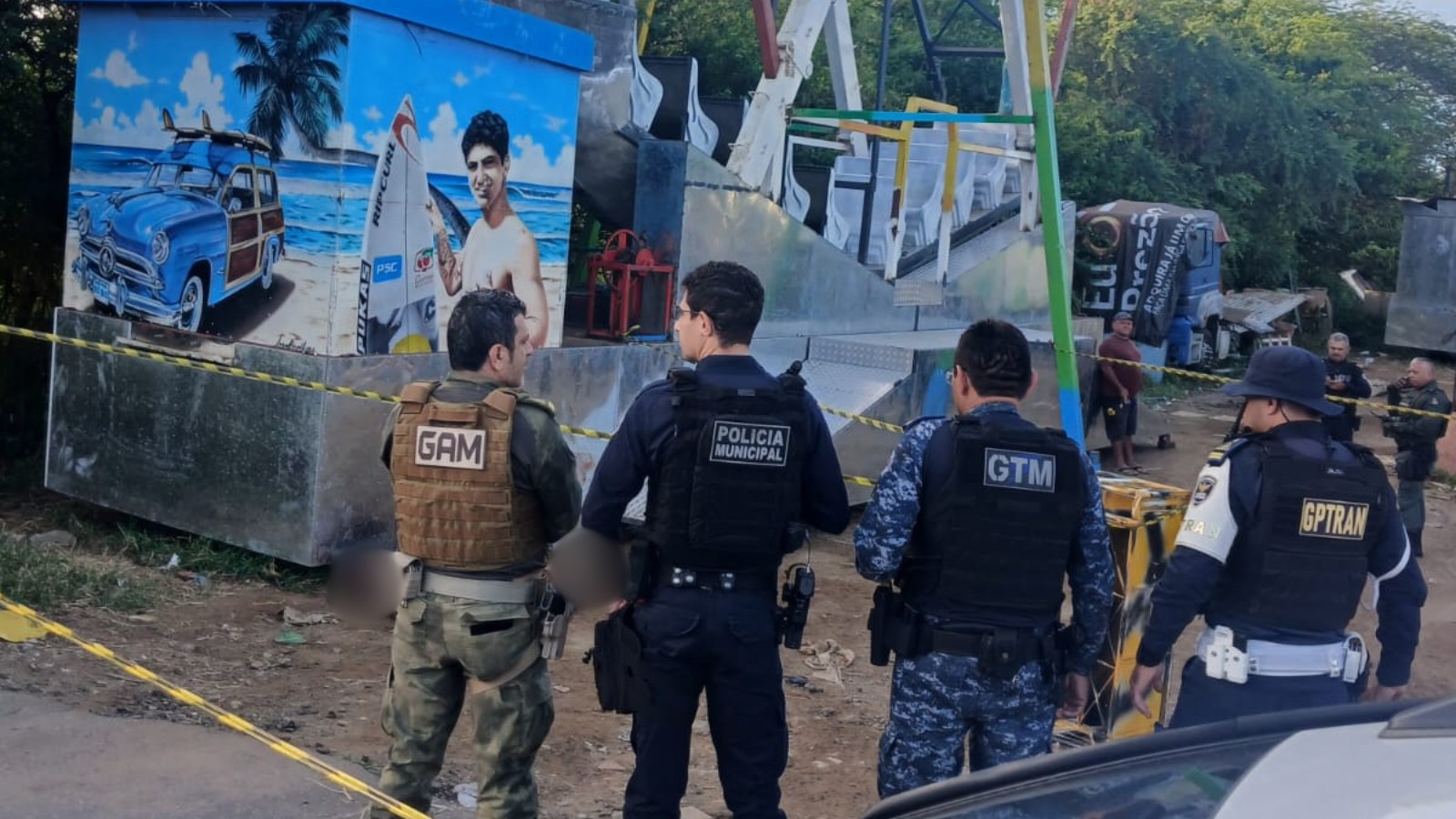 Homem com tornozeleira é encontrado morto em parque de diversão; colegas de trabalho são presos