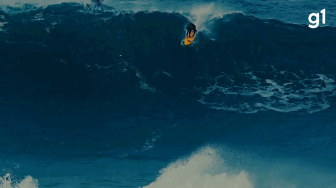 'Honra imensa': Gaúcho comemora indicação ao 'Oscar' do surfe de ondas gigantes após feito em Nazaré