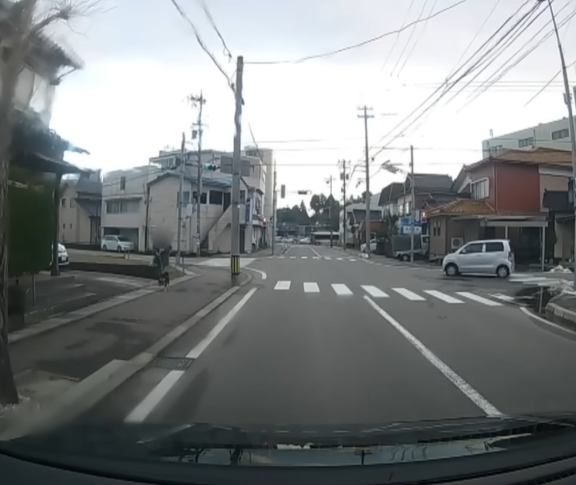 É #FAKE que vídeo mostre casas tremendo durante terremoto de dezembro de 2025 no Japão; cena é de janeiro de 2024