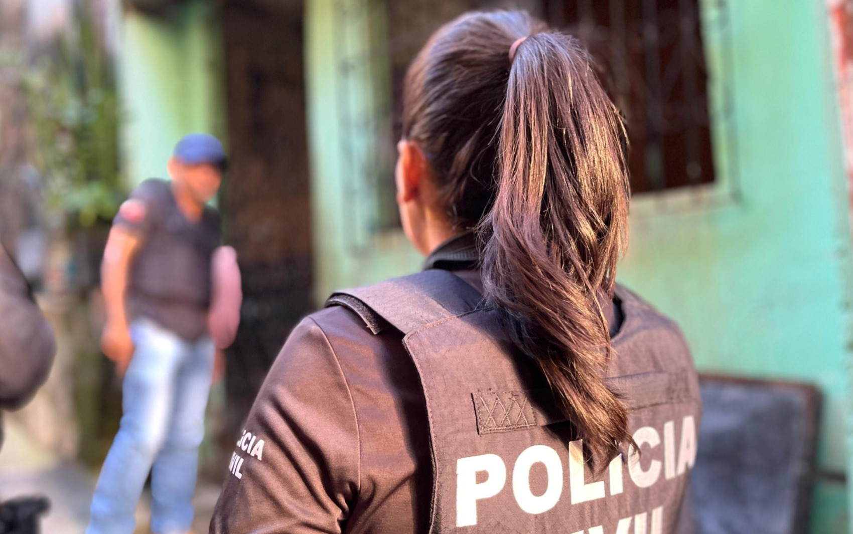 Suspeita de dopar homem em bar e roubar mais de R$ 18 mil é presa na Bahia