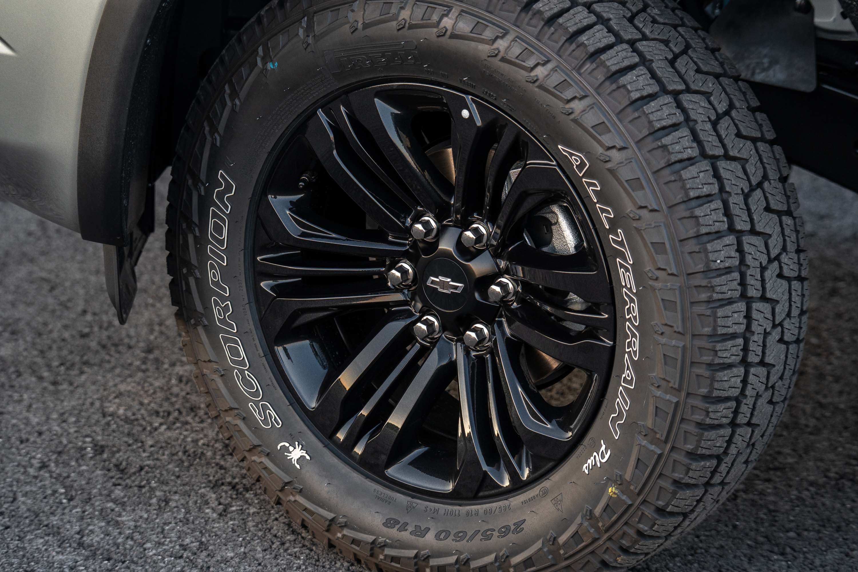 Chevrolet S10 Trail Boss 2027 tem rodas de 18 polegadas e pneus para off-road. — Foto: Divulgação / GM