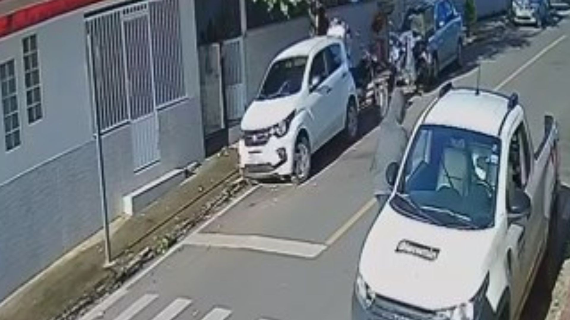 Paciente pula muro, furta pertences em veículo na rua, volta para hospital e é preso no ES
