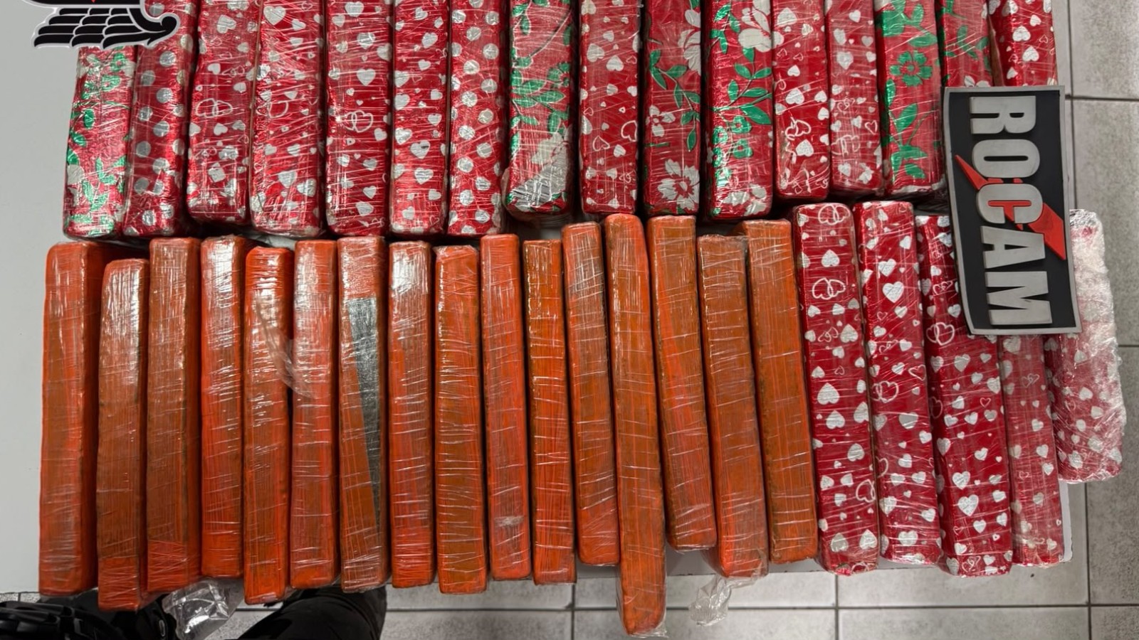 Homens abandonam carro com 37 tabletes de drogas após acidente em Teresina