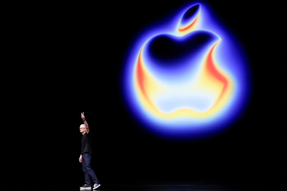 Tim Cook, CEO da Apple, no evento de lançamento do iPhone 17 nos EUA — Foto: Manuel Orbegozo/Reuters