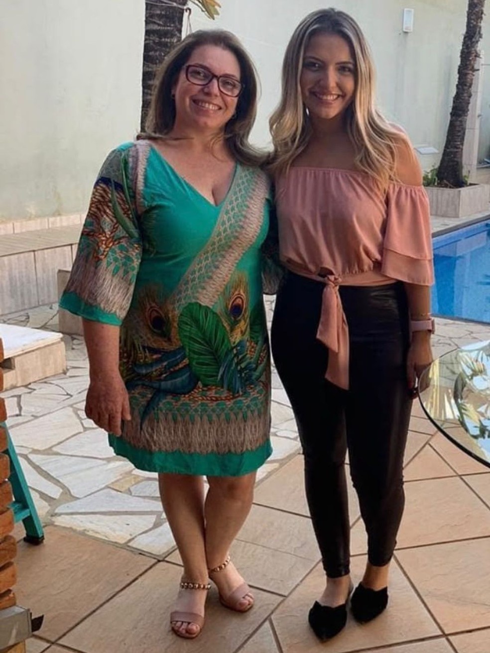 Maria Elisabete, de 56 anos, e Cibele Marchis, de 28 anos, mãe e filha que morreram vítimas de câncer em um intervalo de 10 horas em Mogi Guaçu (SP) — Foto: Arquivo pessoal