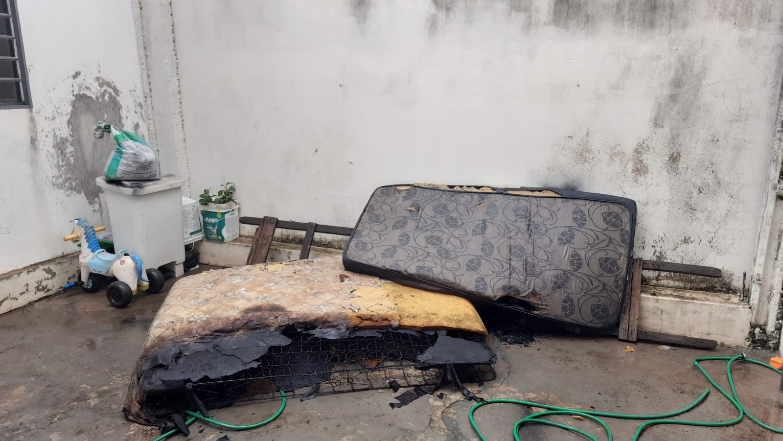 Bebê morre e duas crianças ficam feridas em incêndio que atingiu casa em Bauru