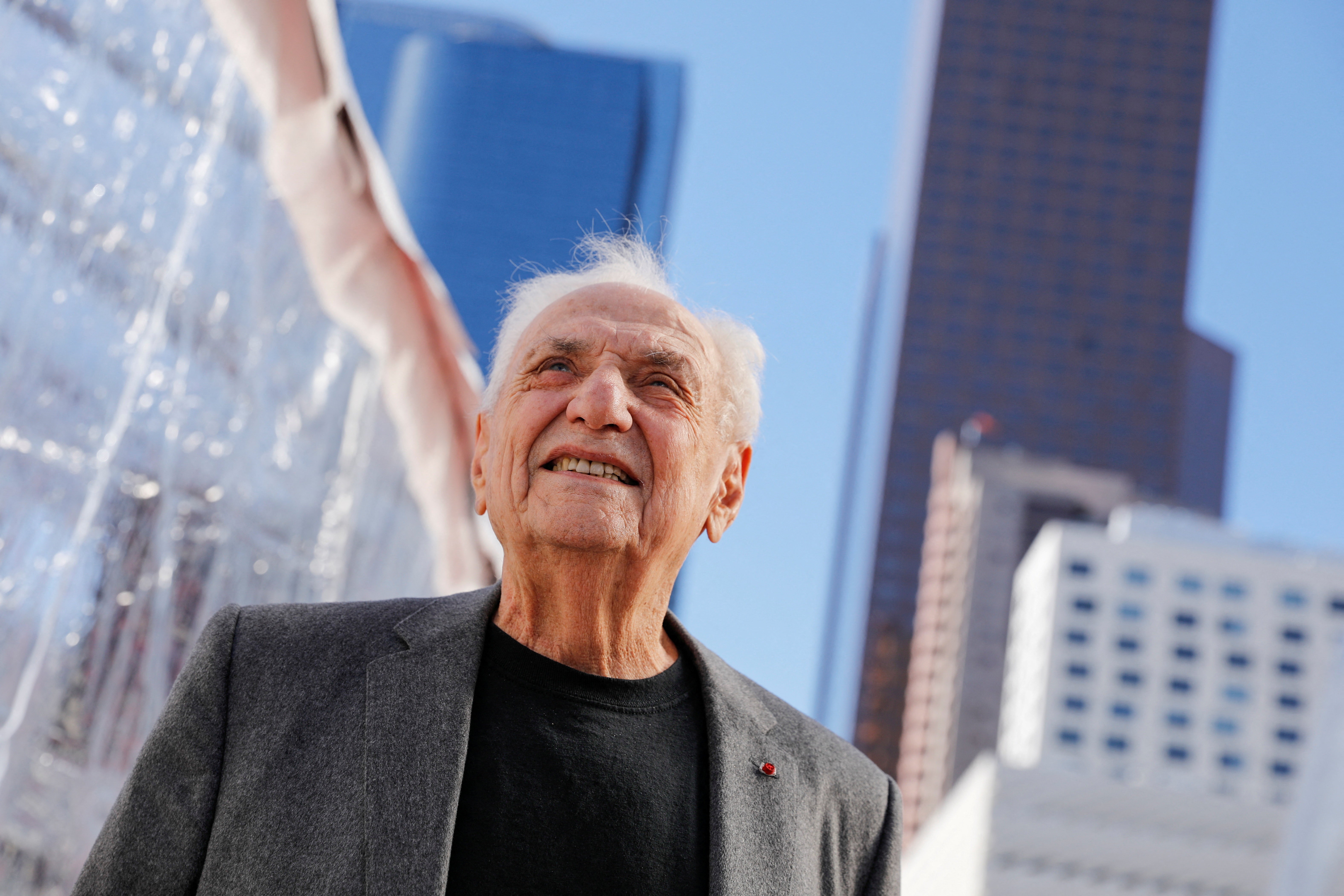 Frank Gehry, ícone da arquitetura mundial, morre aos 96 anos”