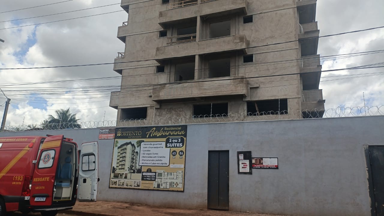 Queda de elevador deixa dois trabalhadores feridos em obra de Uberlândia