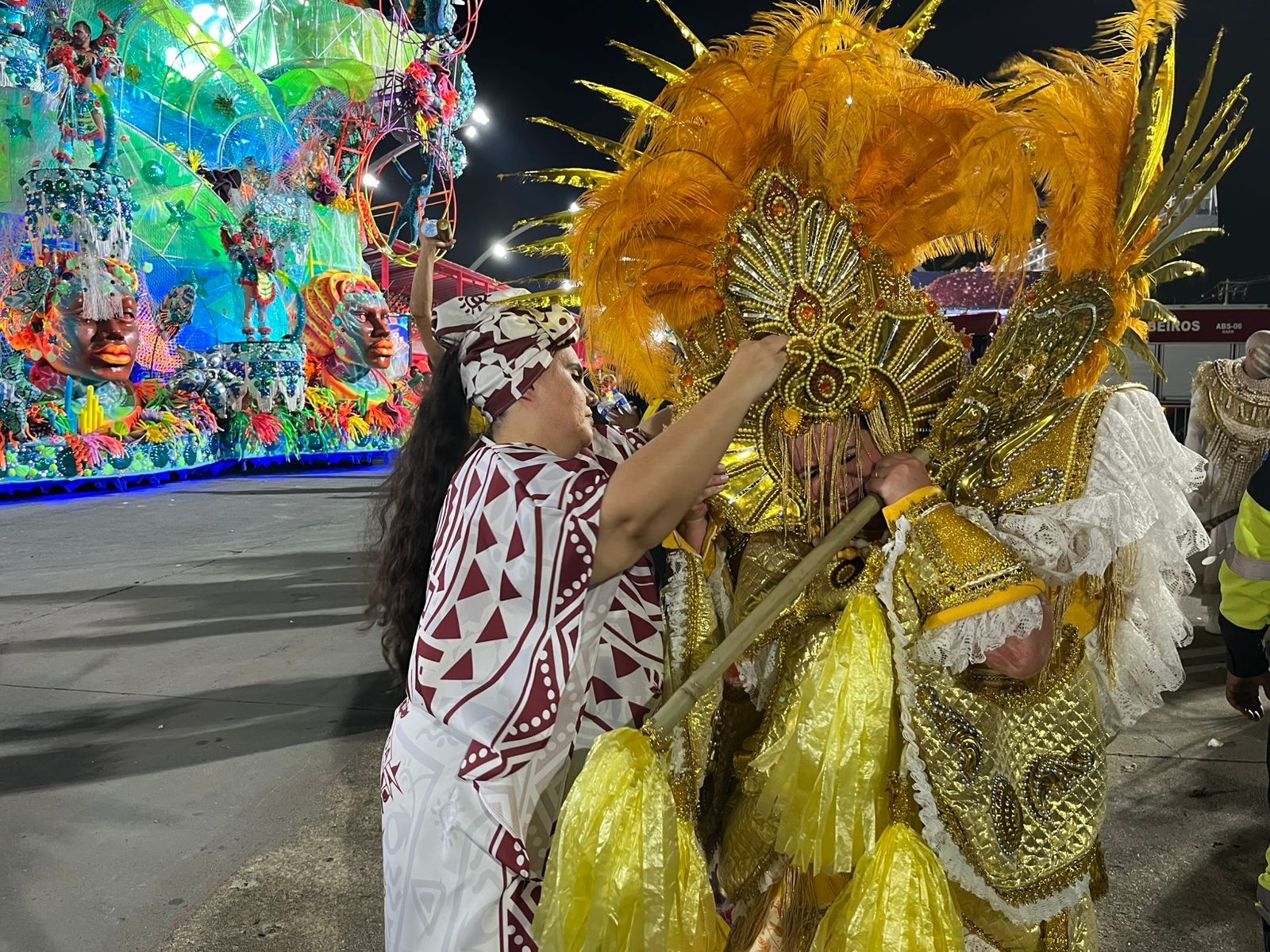 Depois do samba, o choro, alívio e cansaço: o que fica na dispersão do Anhembi 