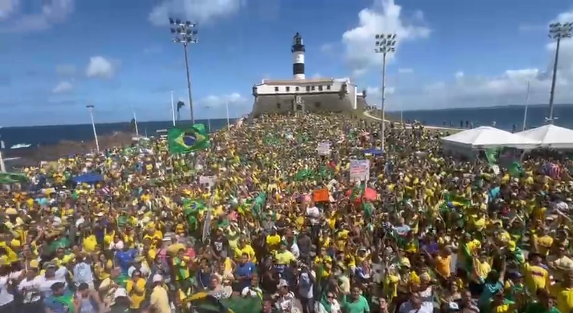 Apoiadores de Jair Bolsonaro fazem manifestação na Bahia contra o governo Lula e o STF