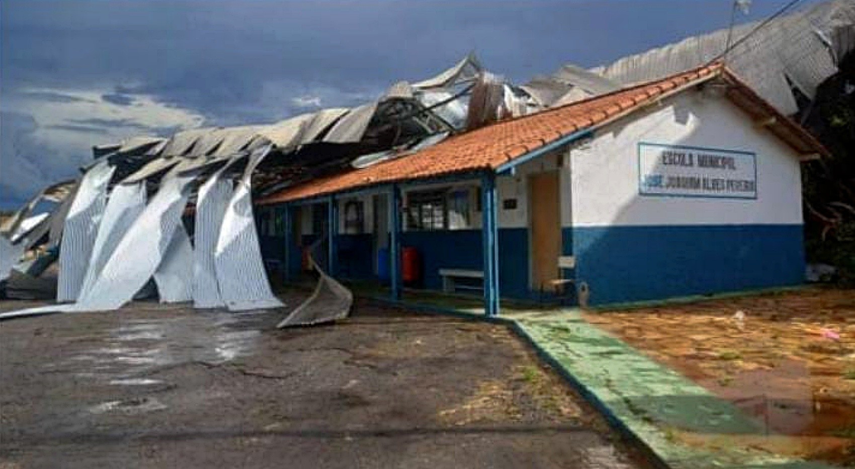 Escola permanece interditada e alunos sem aula após estrutura ser afetada devido à chuva em Três Corações, MG