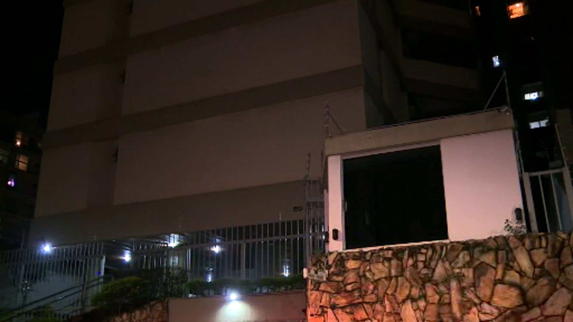 Mulher morre esfaqueada em apartamento em Campinas; suspeito é amigo da família da vítima