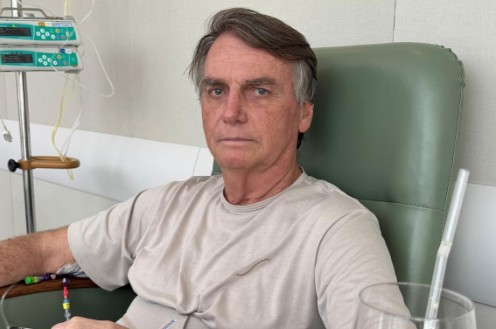 Bolsonaro está sem dores ou febre e tem pressão controlada após sair da UTI, diz boletim