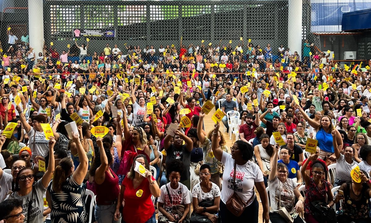 Professores municipais de Salvador encerram greve após 74 dias 