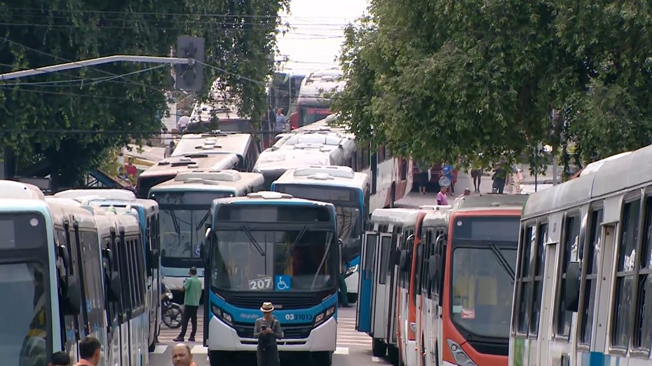 
Passe Livre Estudantil: de convênio a conflito entre governo e prefeitura que gerou greve de ônibus em Manaus; entenda