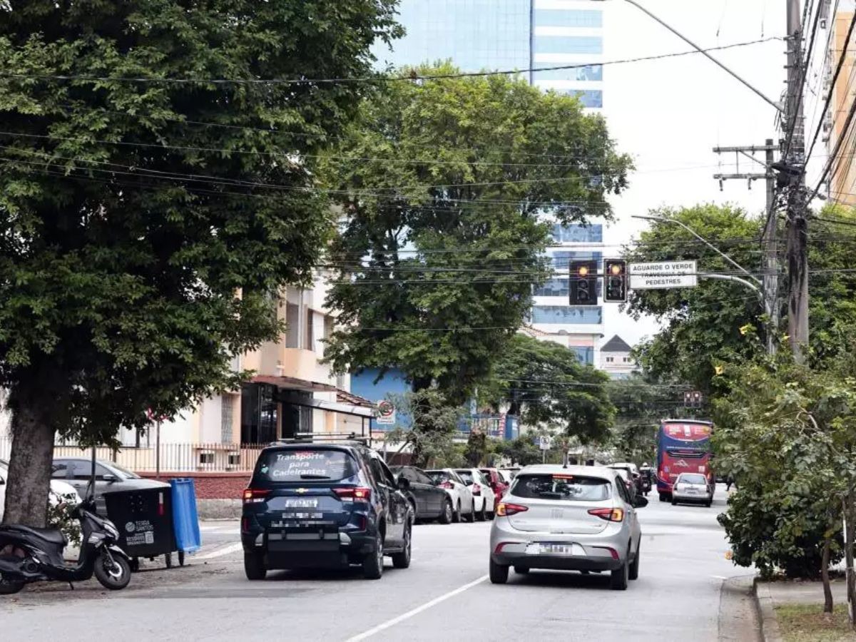 Obras de reurbanização alteram trânsito e linhas de ônibus em Santos; confira as rotas