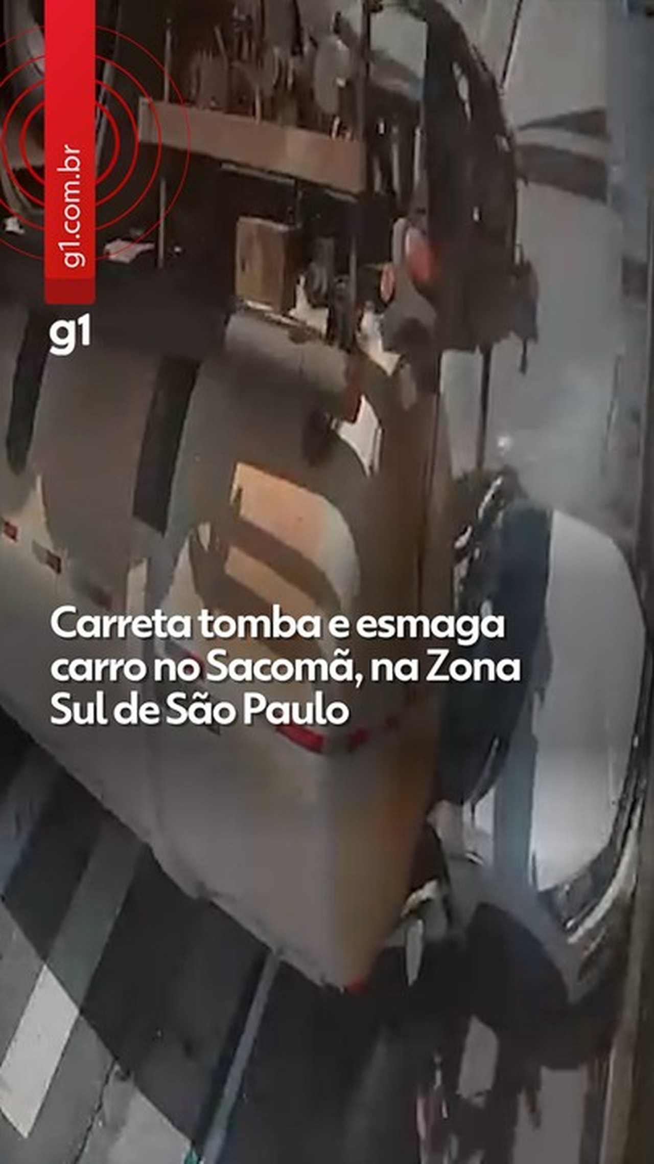 Vídeo mostra momento em que caminhão-tanque tomba e esmaga carro no Sacomã, na Zona Sul de SP