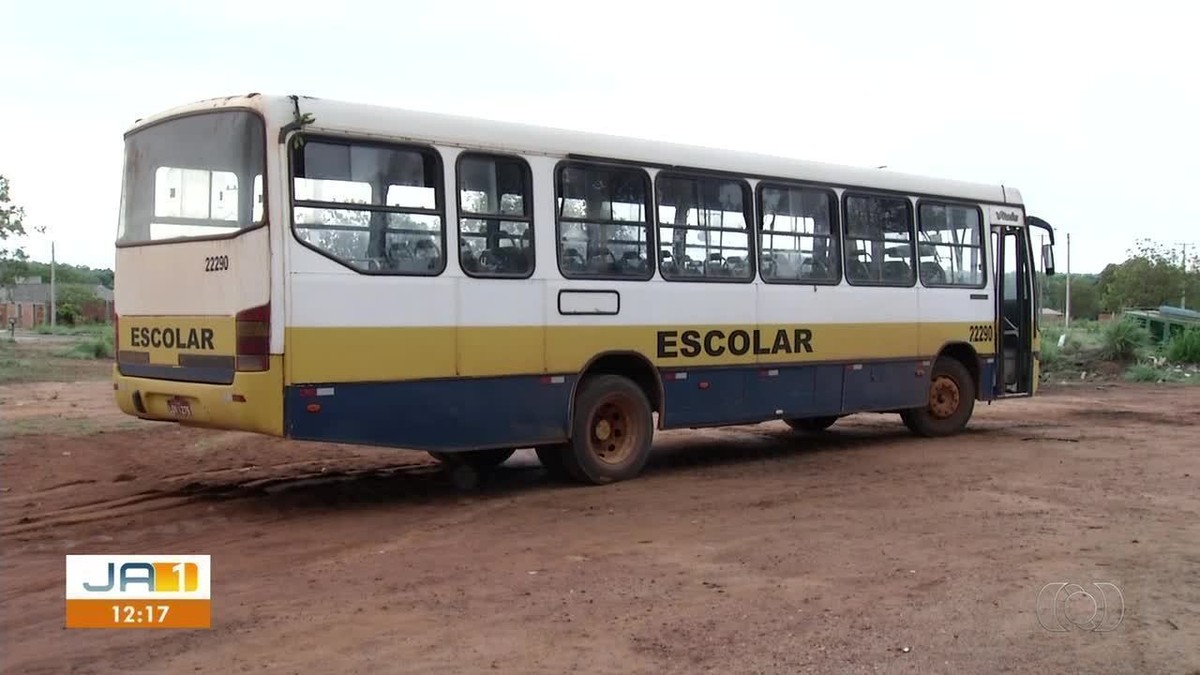 Ônibus escolar quebra a caminho da escola e pais de alunos