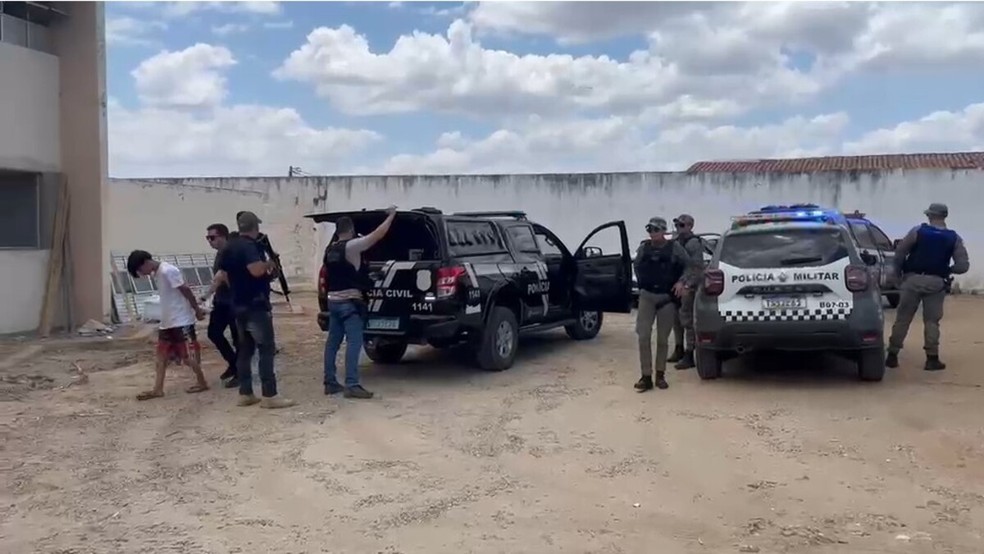 Mulher e filho s&atilde;o resgatados de c&aacute;rcere privado em Pau dos Ferros &mdash; Foto: Divulga&ccedil;&atilde;o / PCRN