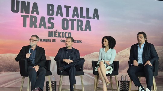 'Heroísmo às vezes é estar presente', diz Leonardo DiCaprio sobre relação de pai e filha em 'Uma batalha após a outra' - Ator, Benicio del Toro e diretor Paul Thomas Anderson falam sobre novo filme em entrevista coletiva na Cidade do México, onde aconteceu o lançamento latino-americano da obra.