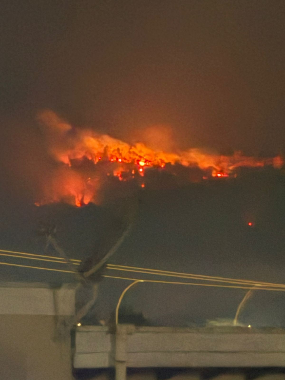 Serra dos Cocais: tempo seco, calor e vento dificultam combate às chamas e Valinhos decreta emergência