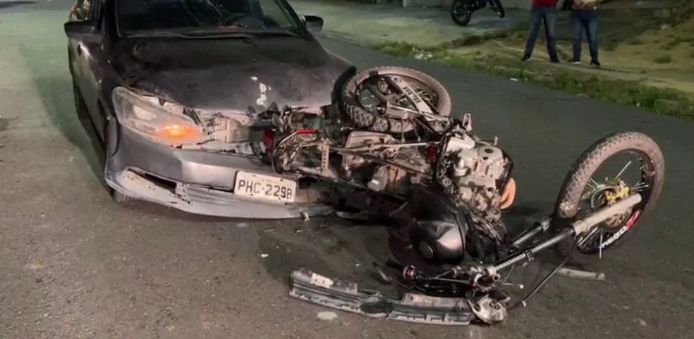 Motociclista foi socorrido após ficar ferido. — Foto: Divulgação