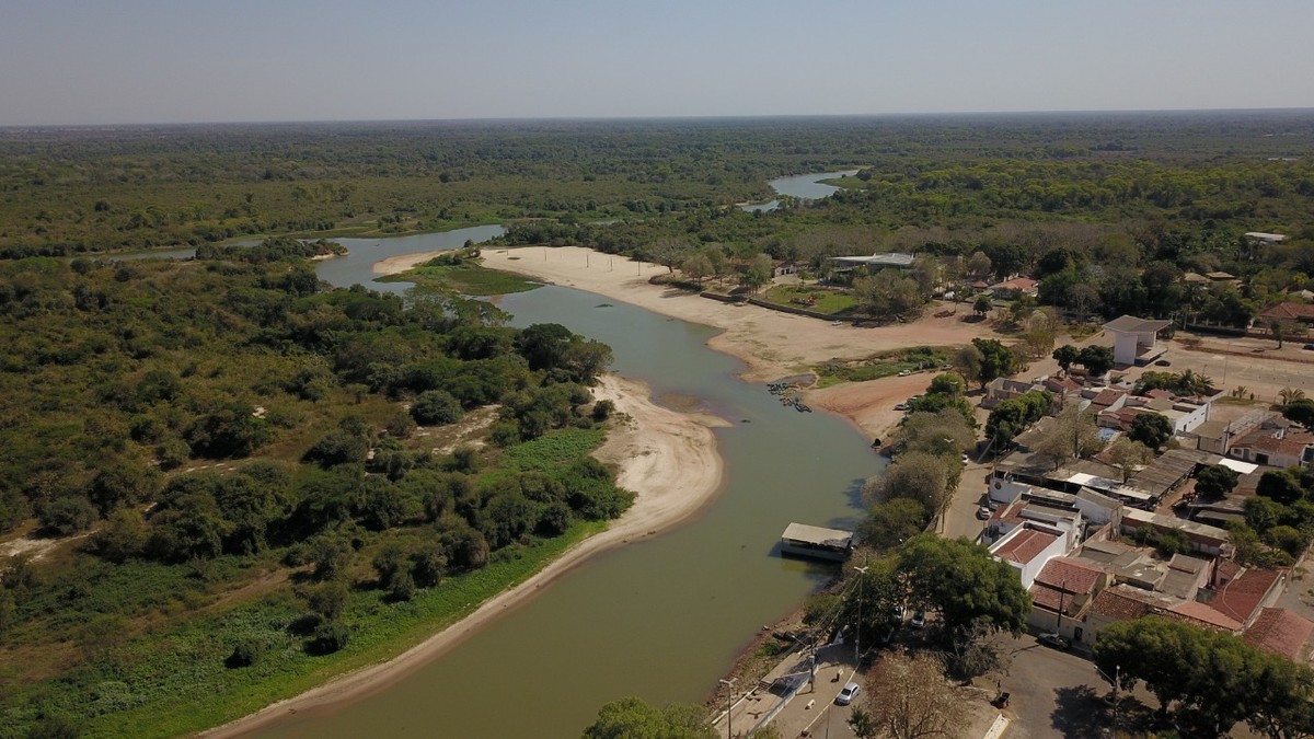 Prefeitura de MT decreta situação de emergência hídrica após baixa do Rio Paraguai e proíbe troca de água de piscinas | Mato Grosso