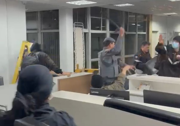 Seis pessoas foram presas após tentarem invadir prédio da USP