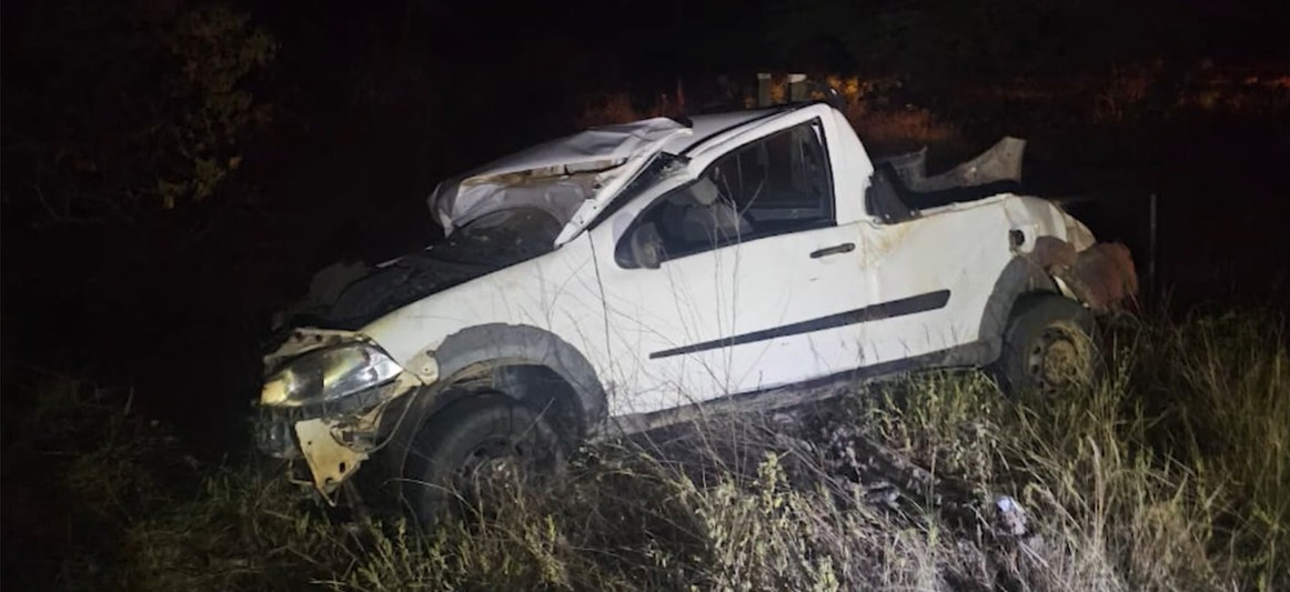 Acidente de carro deixa homem morto e uma pessoa ferida, no Cariri da Paraíba