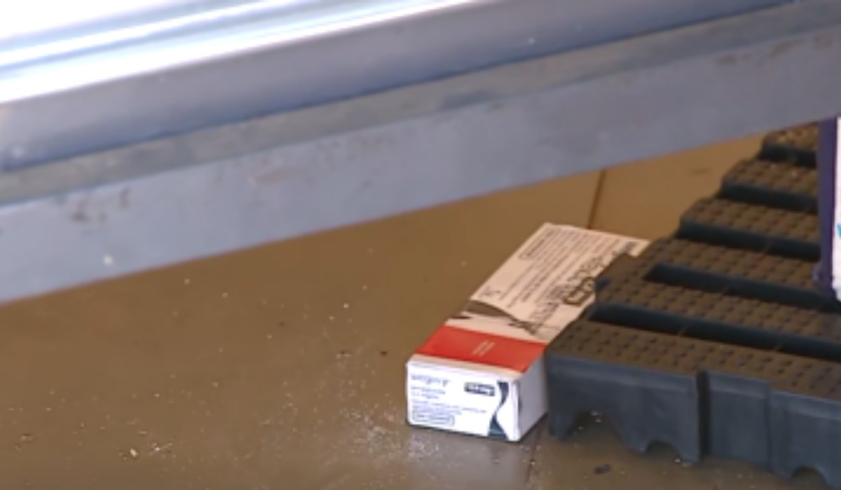 Criminosos quebram porta de farmácia com carro e levam medicamentos emagrecedores em Campinas 