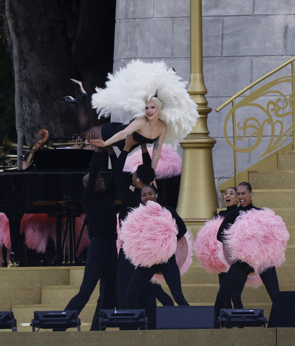 Lady Gaga se apresenta na cerimônia de abertura das Olimpíadas de Paris 2024 — Foto: Amanda Perobelli/Reuters