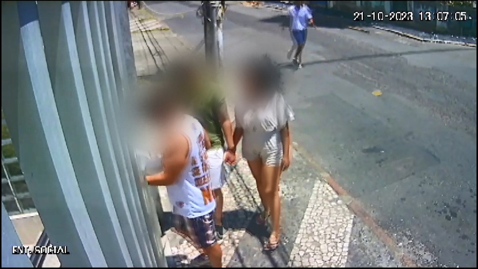 Homem é agredido por torcedores do Bahia por causa de camiseta de organizada do time rival — Foto: Arquivo pessoal