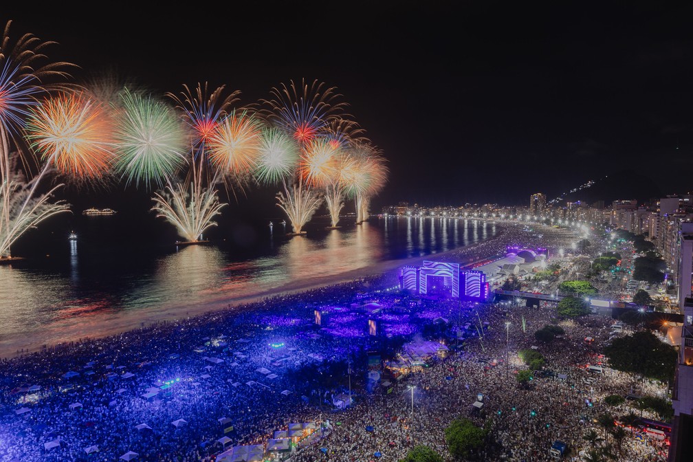 Virada do ano no Rio tem queima de fogos em Copacabana — Foto: Gabriel Monteiro | Riotur