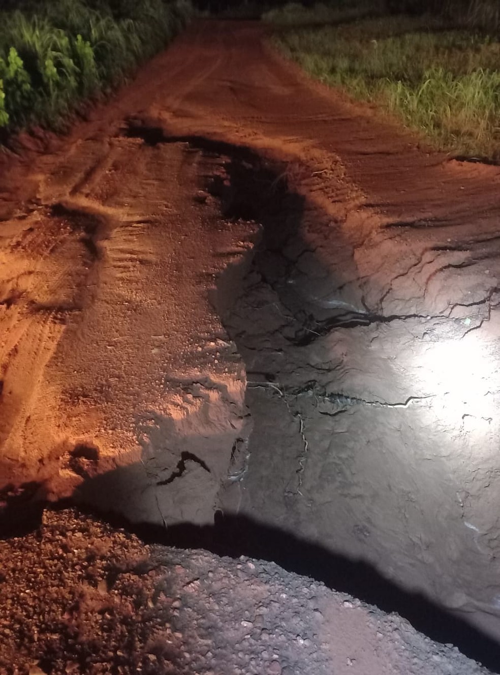 Chuvas constantes provocaram alagamentos, deslizamentos de terra e danos severos  infraestrutura, incluindo estradas, pontes e servios essenciais  Foto: Prefeitura de Chapada dos Guimares