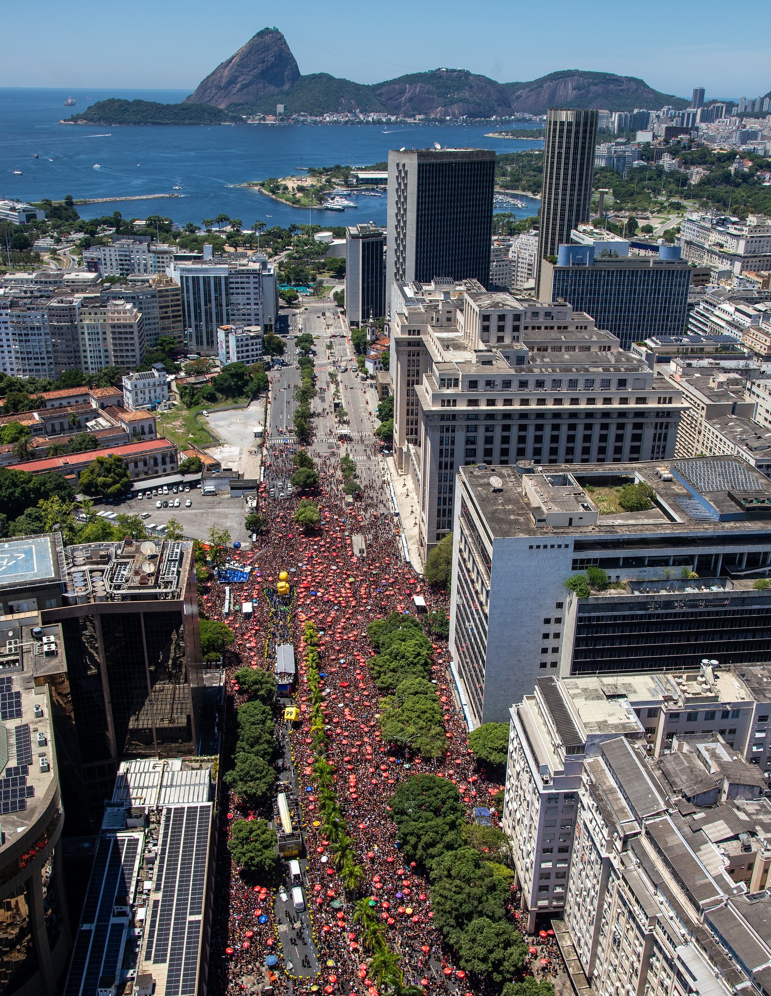 Foliões relatam roubos e arrastões em blocos, e PM fala em ‘crimes de oportunidade’ fora da rota oficial