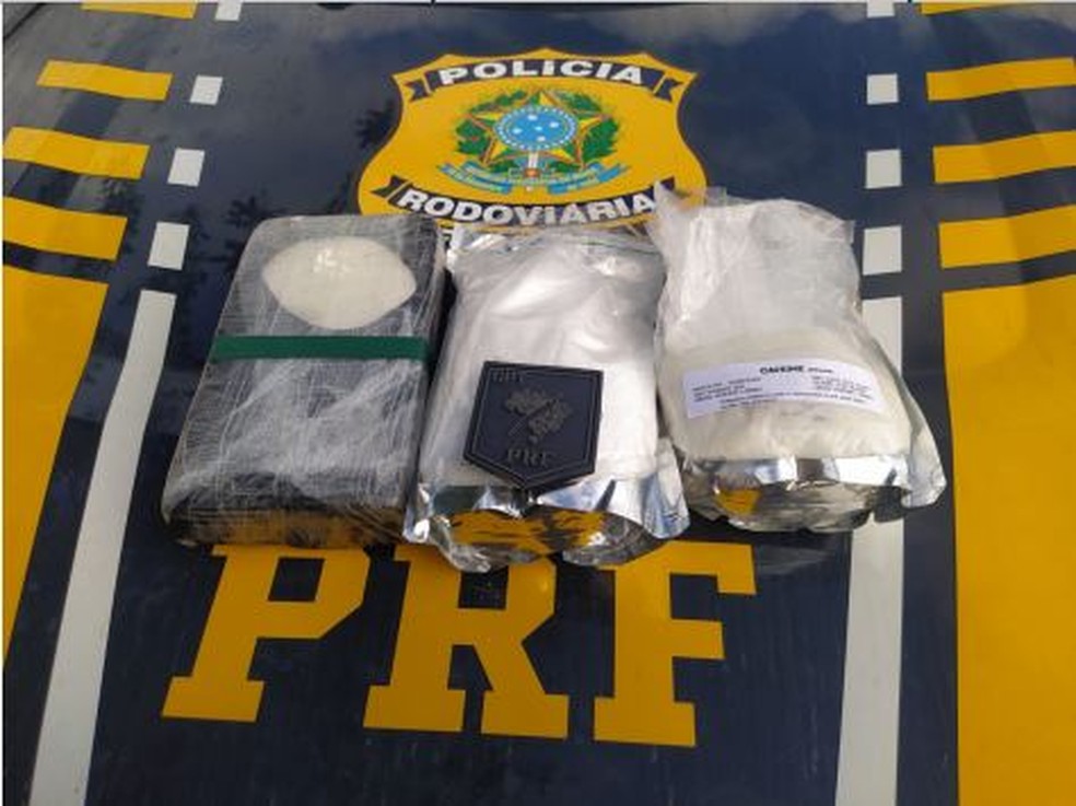 Cocaína apreendida na praça de pedágio de Simões Filho — Foto: Divulgação/PRFA
