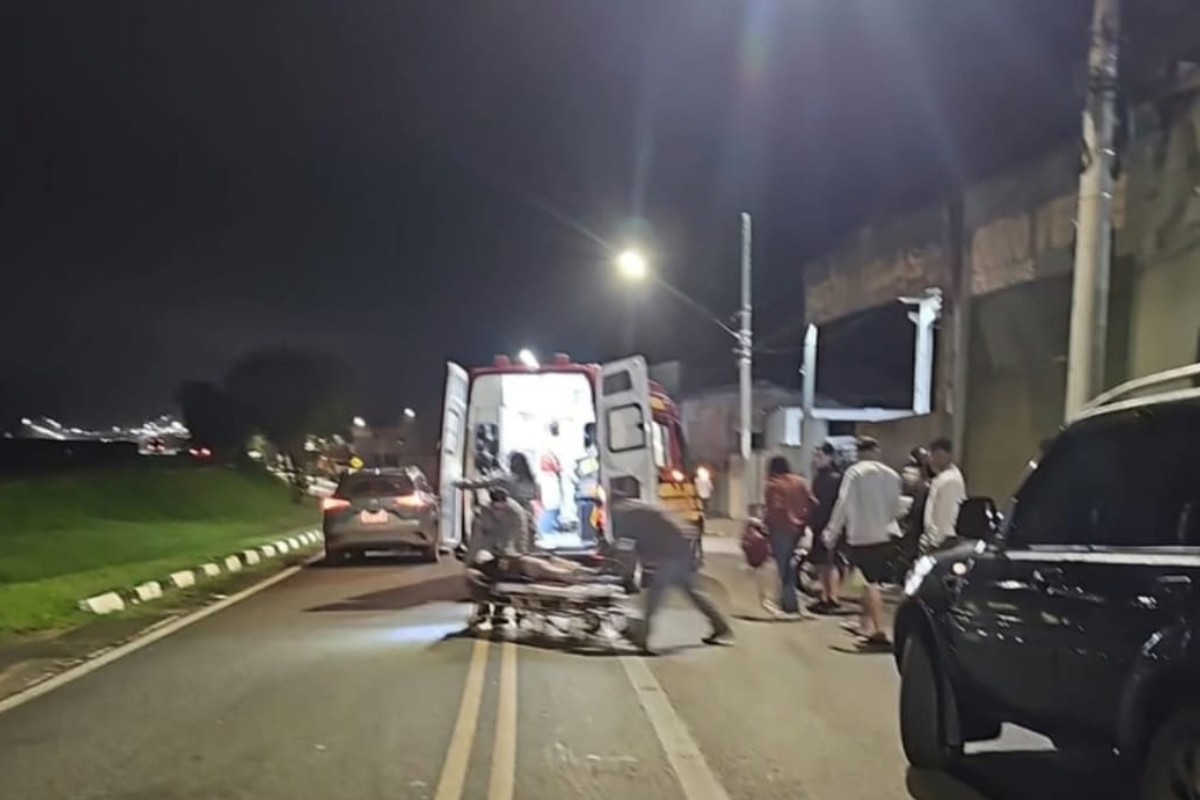 Motociclista fica ferido após atropelar cavalo em avenida no interior de SP