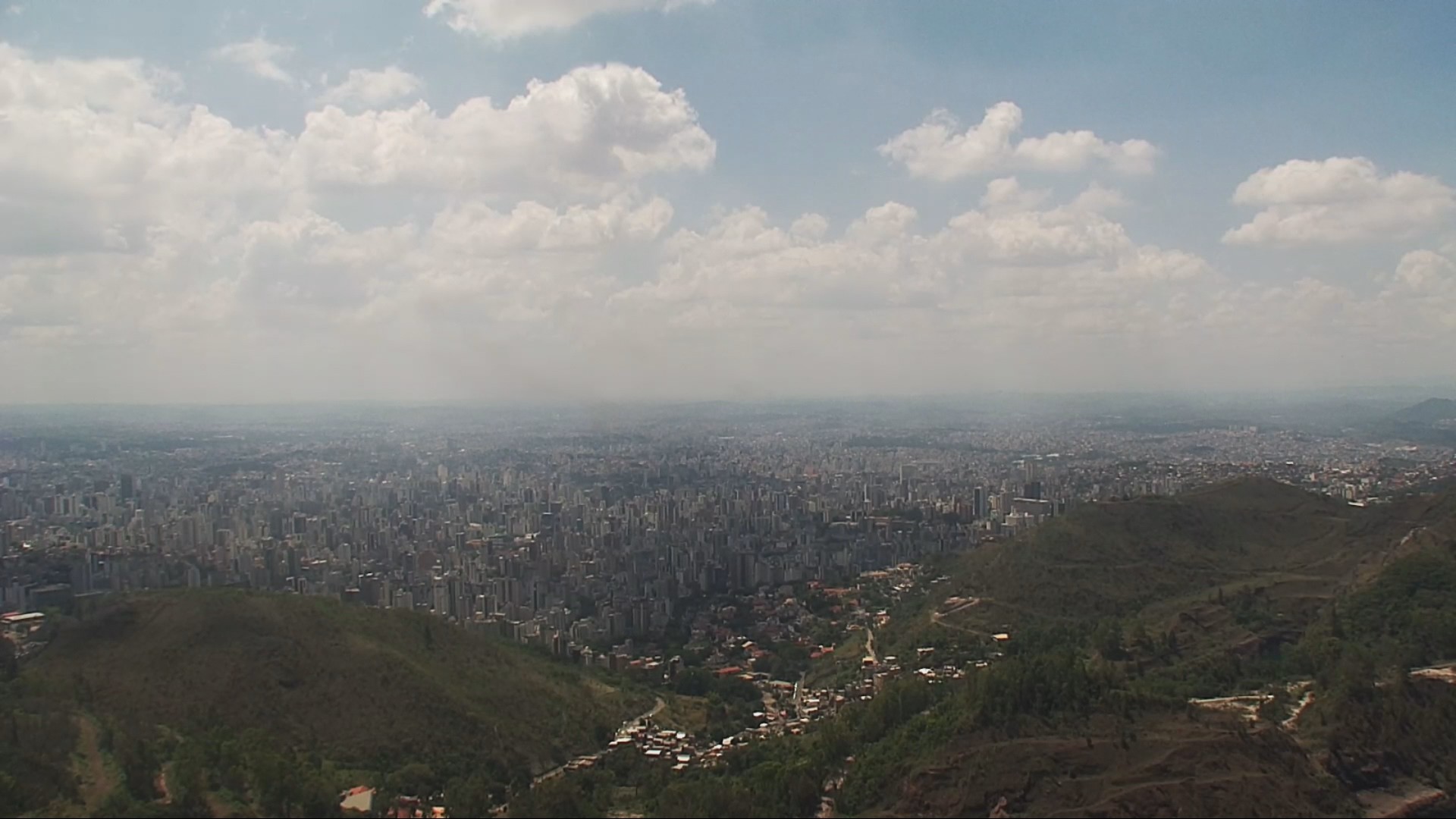 Calor marca primeiro sábado da primavera em BH; domingo terá máxima de 34°C e baixa umidade