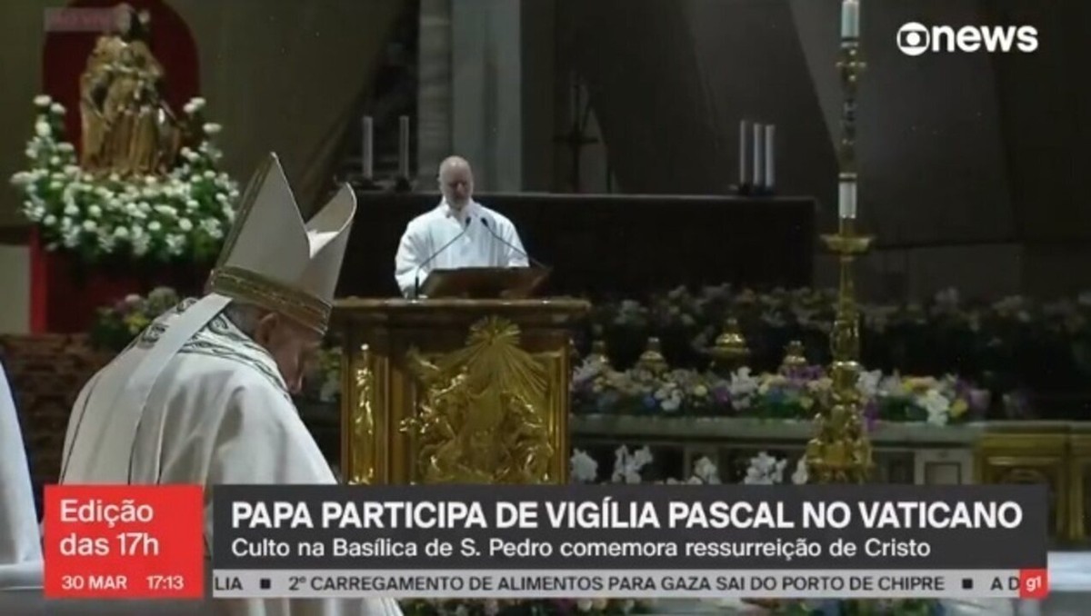 Papa Francisco celebra Vigília Pascal apesar das preocupações com sua saúde